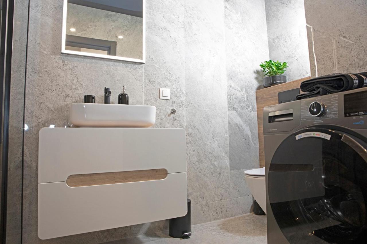 Luxus Apartament Tulipan กดิเนีย ภายนอก รูปภาพ