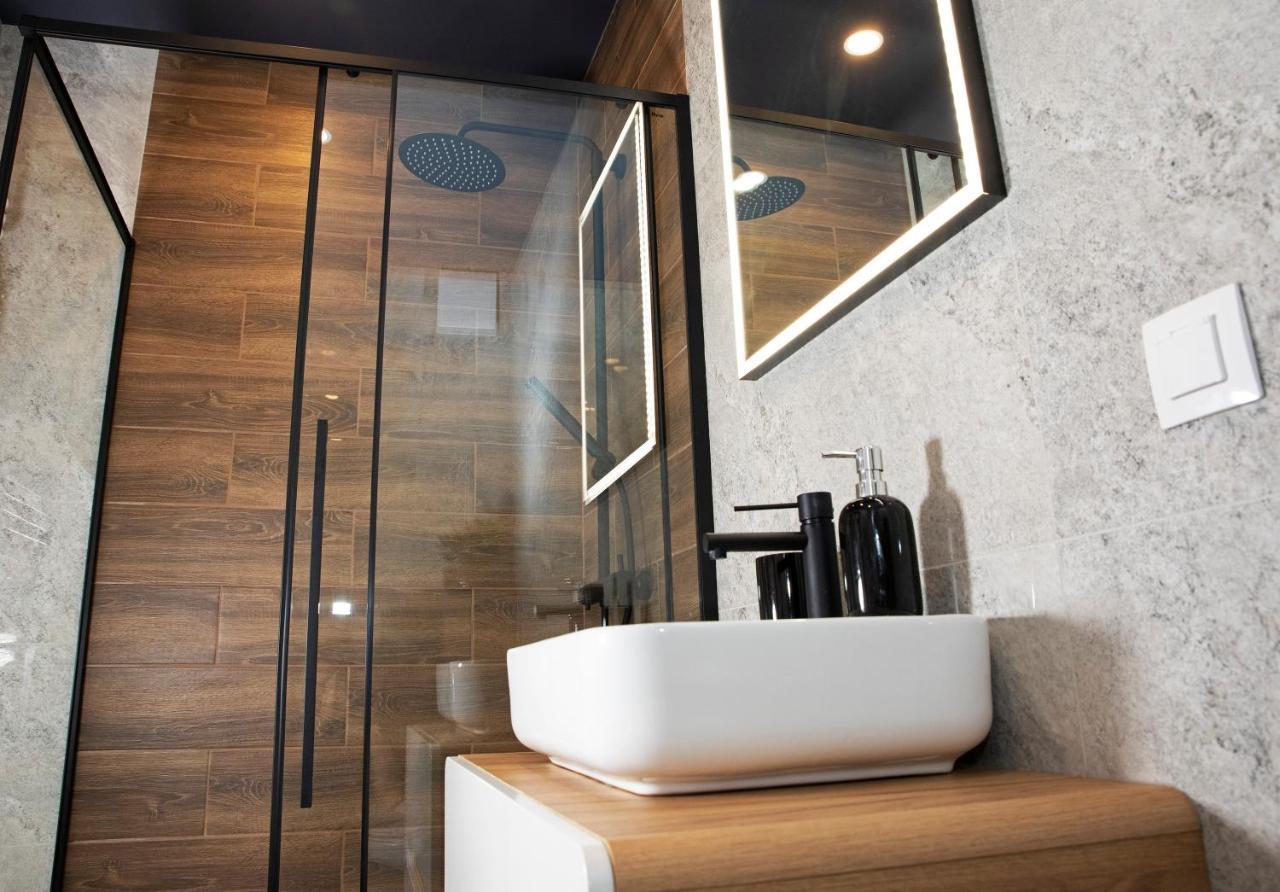 Luxus Apartament Tulipan กดิเนีย ภายนอก รูปภาพ